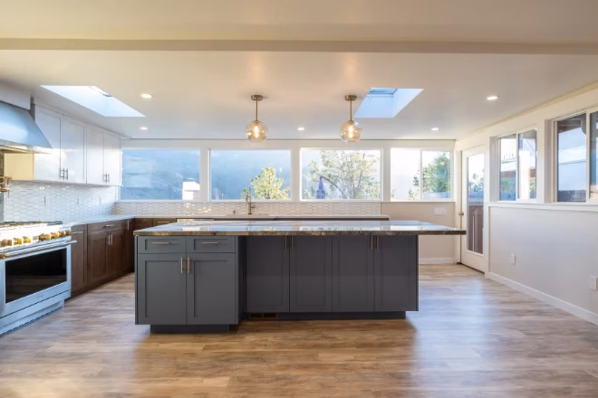 Kitchen-island-in-large-modern-kitchen